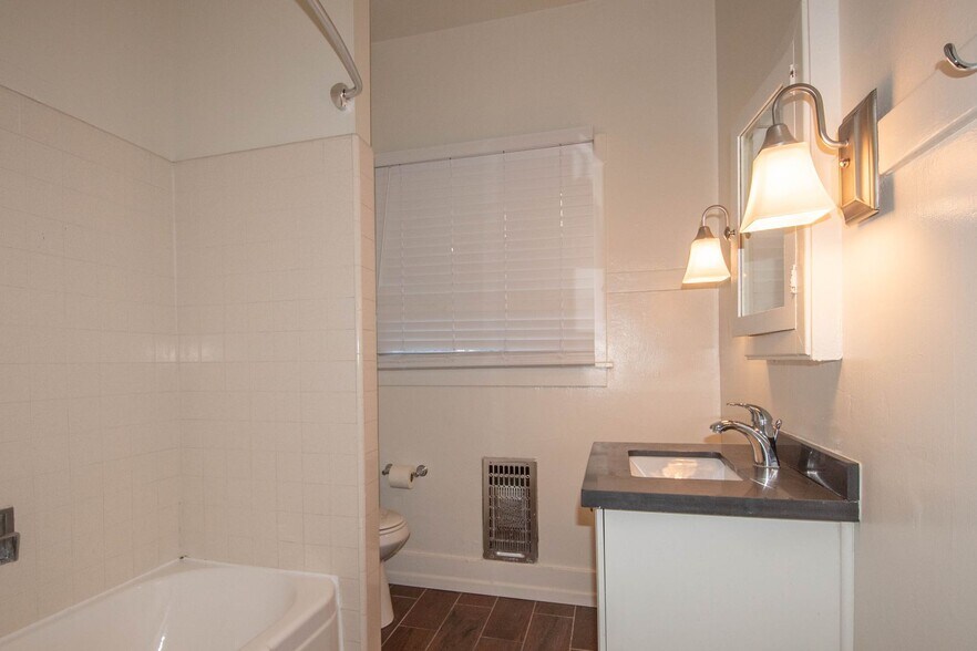 Building Photo - 314 W Mission St