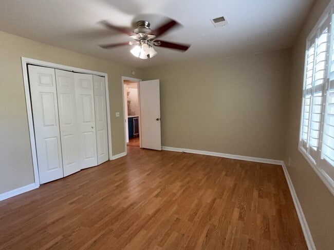 Building Photo - 1367 Fort Johnson Rd