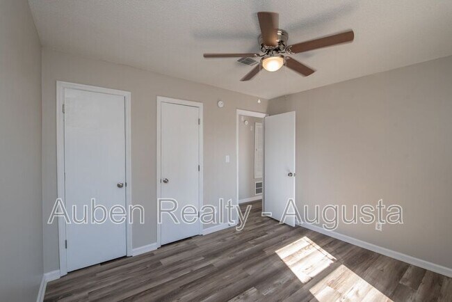 Building Photo - 2311 Walden Dr