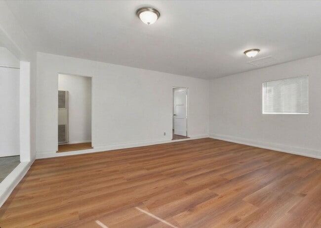 Building Photo - 18601 Keswick St