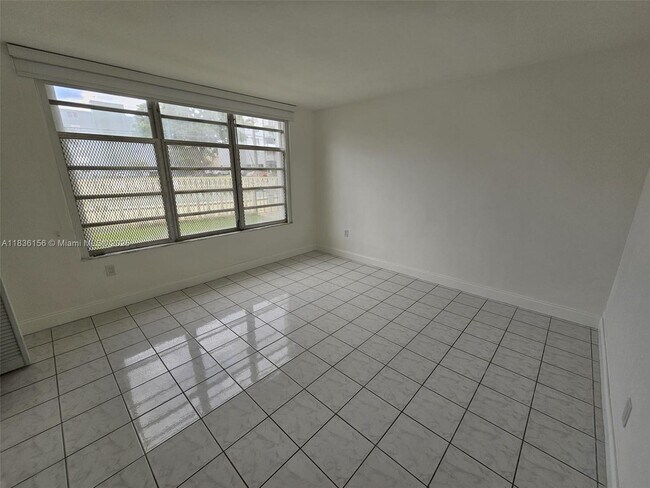 Building Photo - 1475 NE 125th Terrace