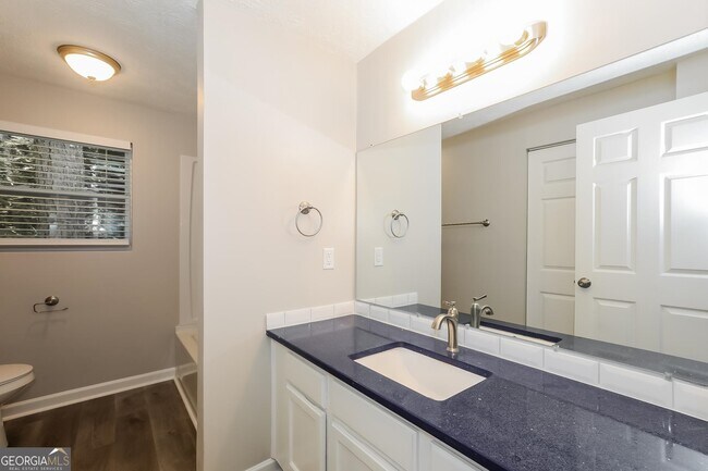 Building Photo - 694 Stoneside Dr