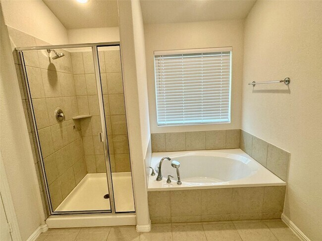 Building Photo - 6122 Heron Dr