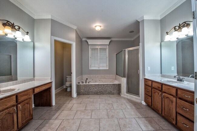 Building Photo - 1575 Huntley Cove