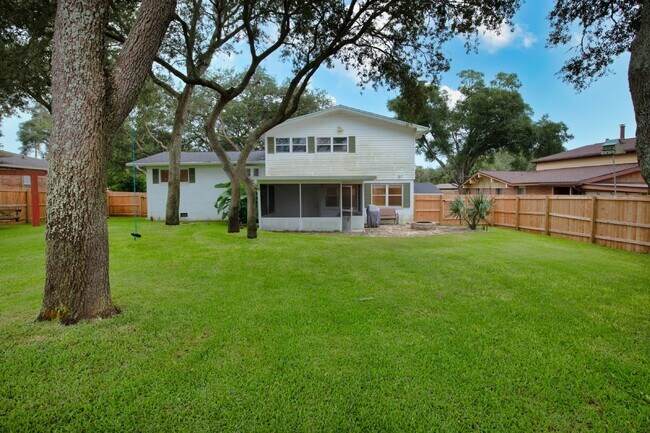 Building Photo - 20 Dogwood Ln