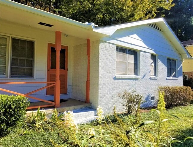 Building Photo - 2467 Woodside Way