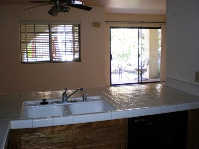 Building Photo - Camarillo 2 Bedroom Condo