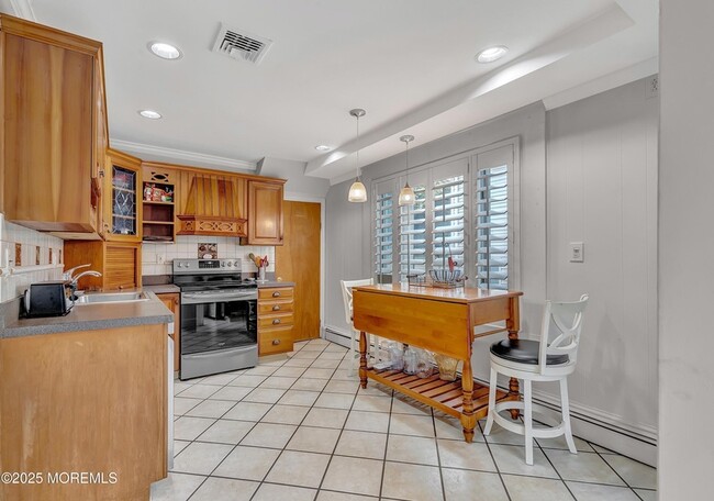 Building Photo - 370 E Main St