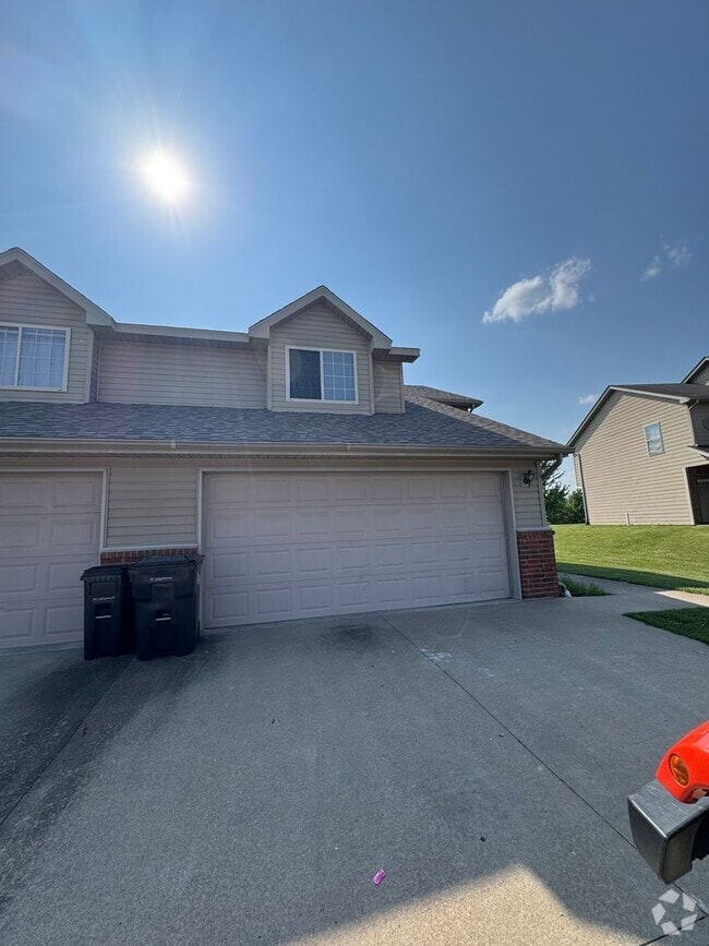 Building Photo - 5009-5011 Alpine Ridge Dr.