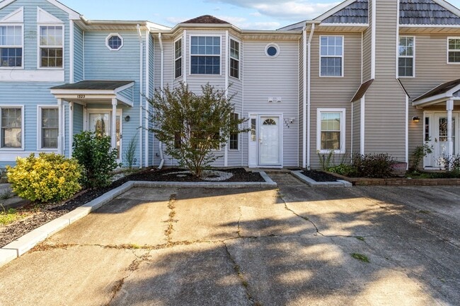 Primary Photo - Charming and updated Virginia Beach townho...