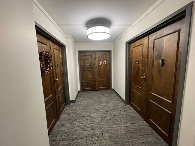 Building Photo - Location is as Good as it Gets!