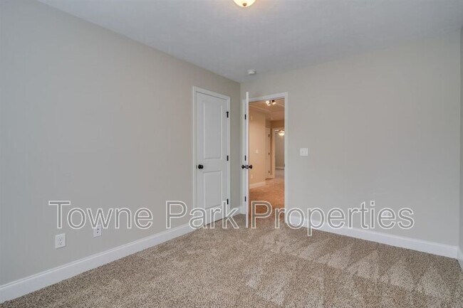 Building Photo - 232 Mossy Bank Dr