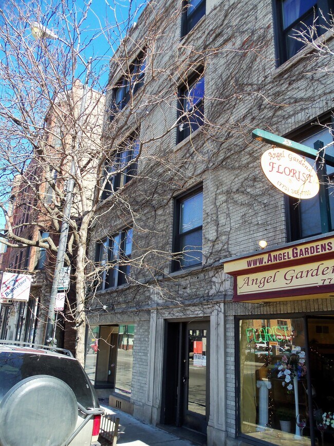 Building Entrance - 775 W Diversey Pky
