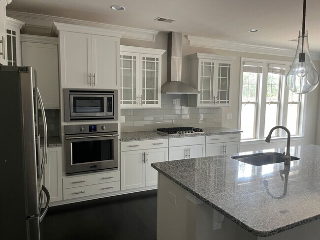 Building Photo - Must See! Beautiful 5/5 Home in Simpsonville!