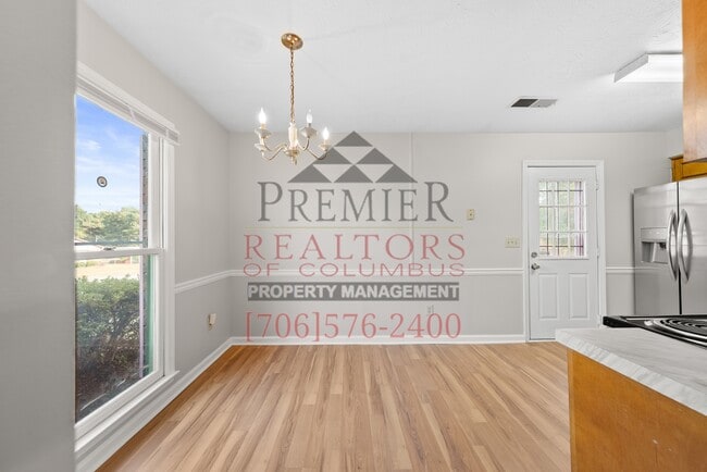 Building Photo - 6634 Hensley Dr