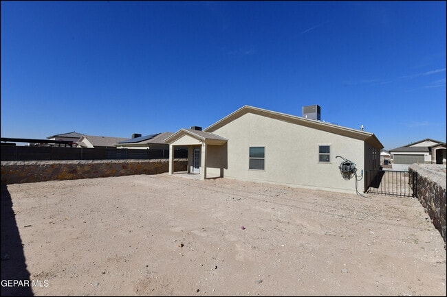 Building Photo - 13744 Flora Vista Ave