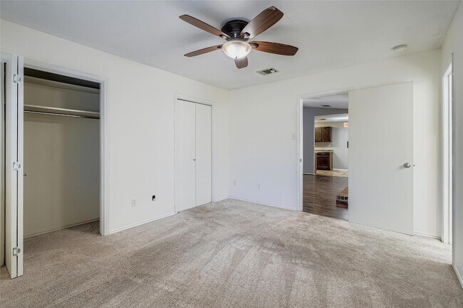 Building Photo - 9802 Briar Ridge Dr