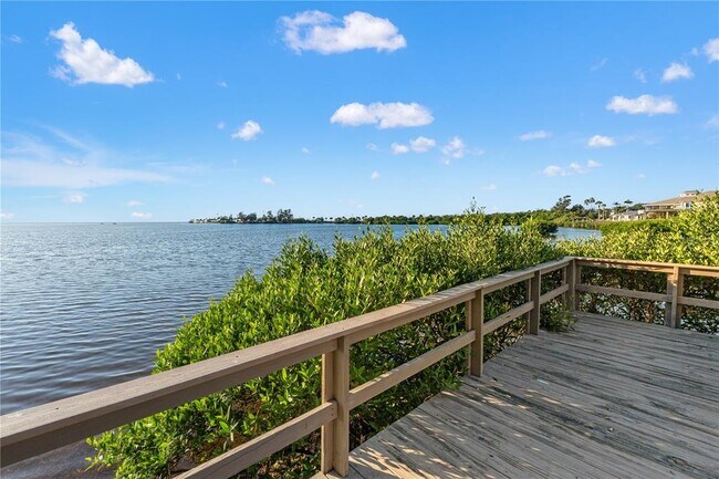 Building Photo - 300 S Florida Ave