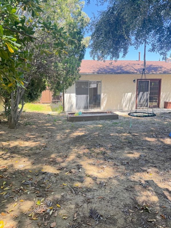 Building Photo - 315 N Sabra Ave