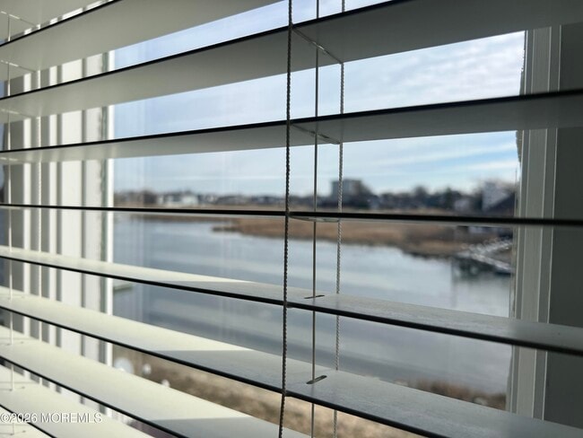 Building Photo - 25 Meadow Ave