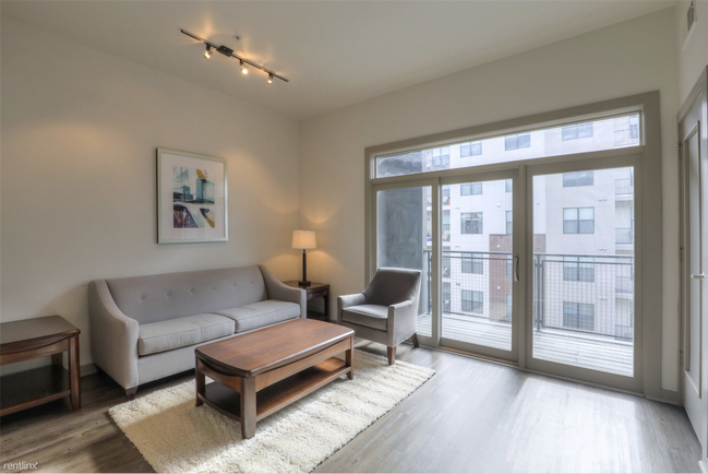 Building Photo - 320 11th Ave S