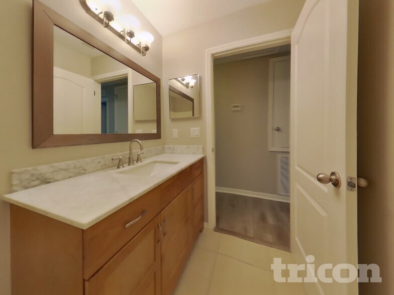 Building Photo - 3423 98th St E