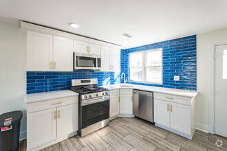 Building Photo - Two Bedroom Home in Port Richmond