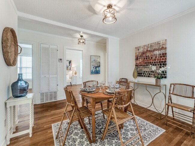 Building Photo - 525 Abiso Ave