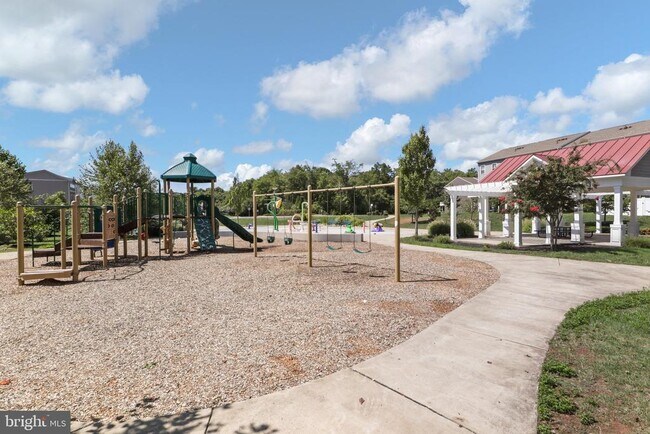 Building Photo - 10739 Hinton Wy