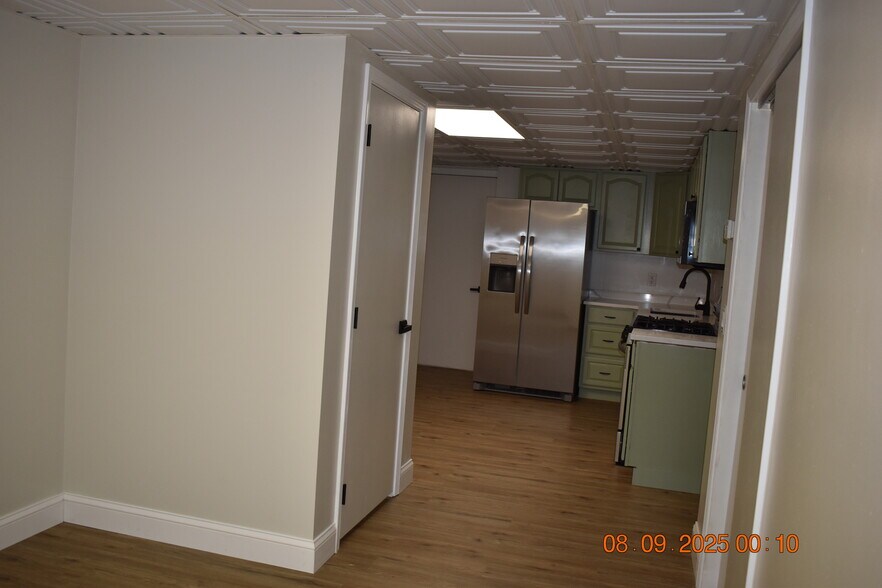 Building Photo - 13 Carman St