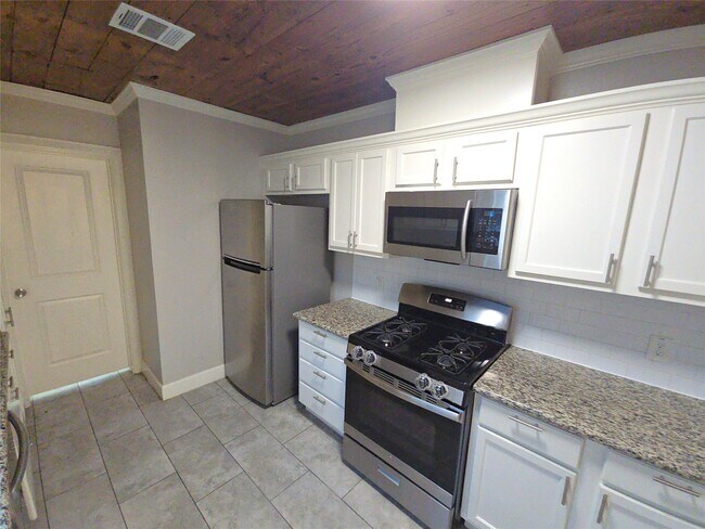 Building Photo - 210 Olive Ave