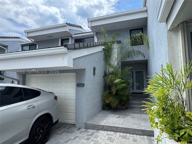 Building Photo - 350 Poinciana Island Dr