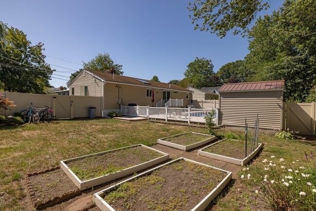 Building Photo - 32 Hampshire Rd
