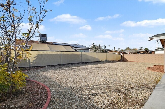 Building Photo - 313 Fox Cir