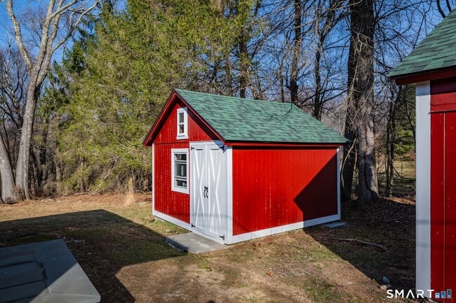 Building Photo - 220 Upper Grassy Hill Rd