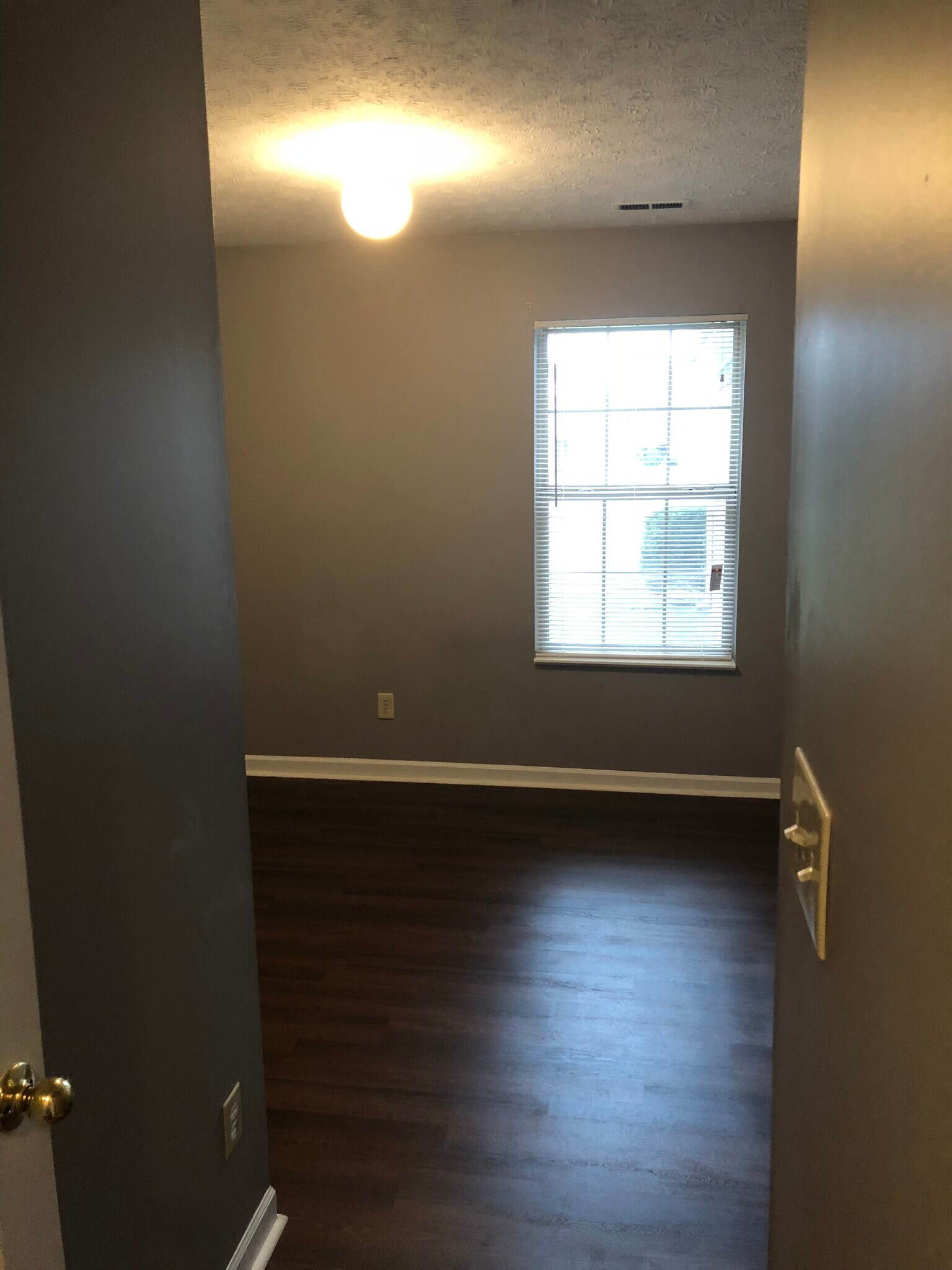 Building Photo - 10843 Tanbark Dr