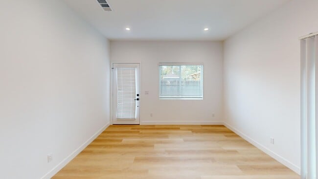 Building Photo - 5339 W Falls View Dr