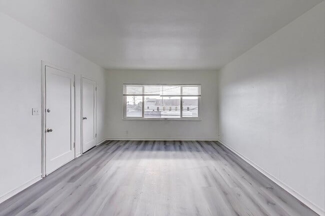 Building Photo - 5492 Ruth Ave