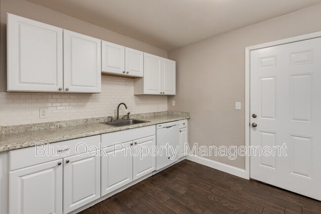 Building Photo - 1507 W 5th St