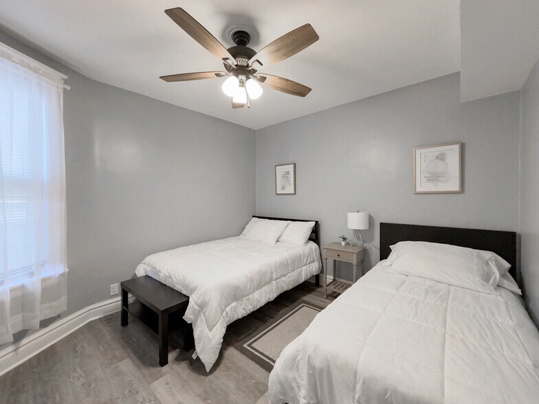 Building Photo - 2041 W 23rd St