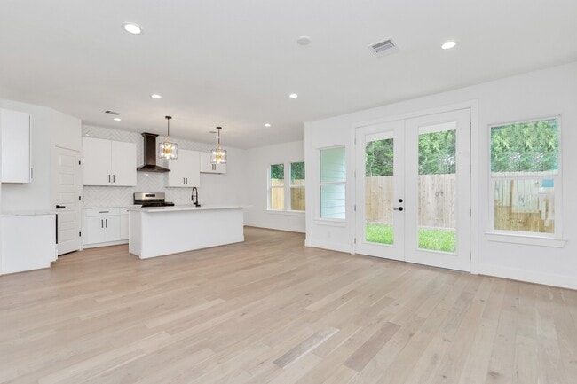 Building Photo - 2813 Drew St