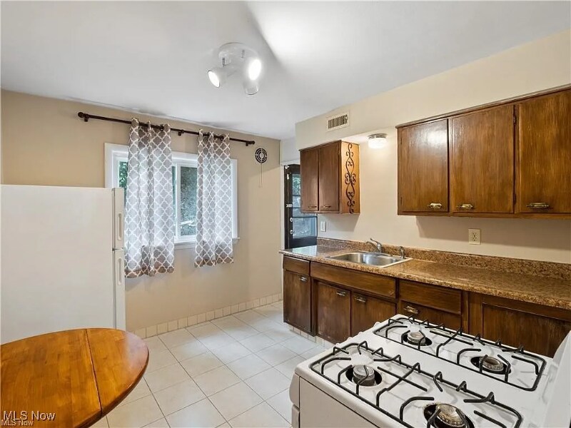 Building Photo - 194 Dalepark Dr