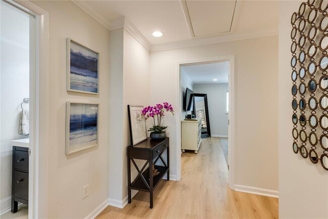 Building Photo - 7090 Stonington Dr NE