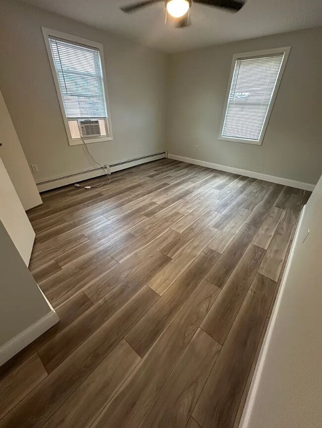 Building Photo - 15 Joy St