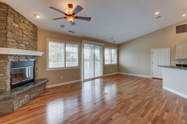 Building Photo - Incredible Home with Lake Views!