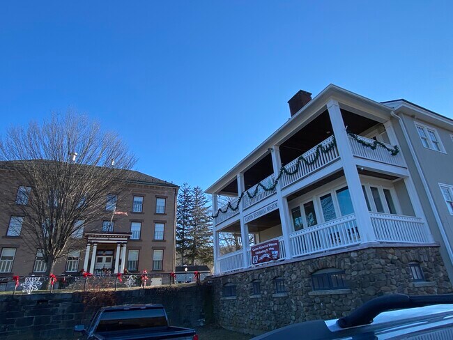 Building Photo - 54 Bridge St