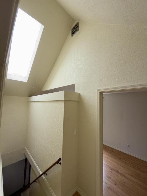 Building Photo - 372 W Hickory St