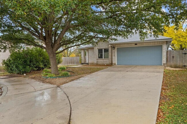 Building Photo - 1908 Matagorda Dr