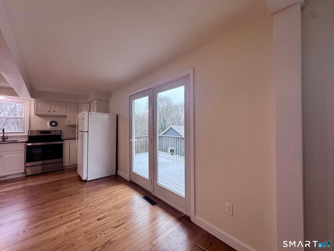 Building Photo - 85 Ivy St