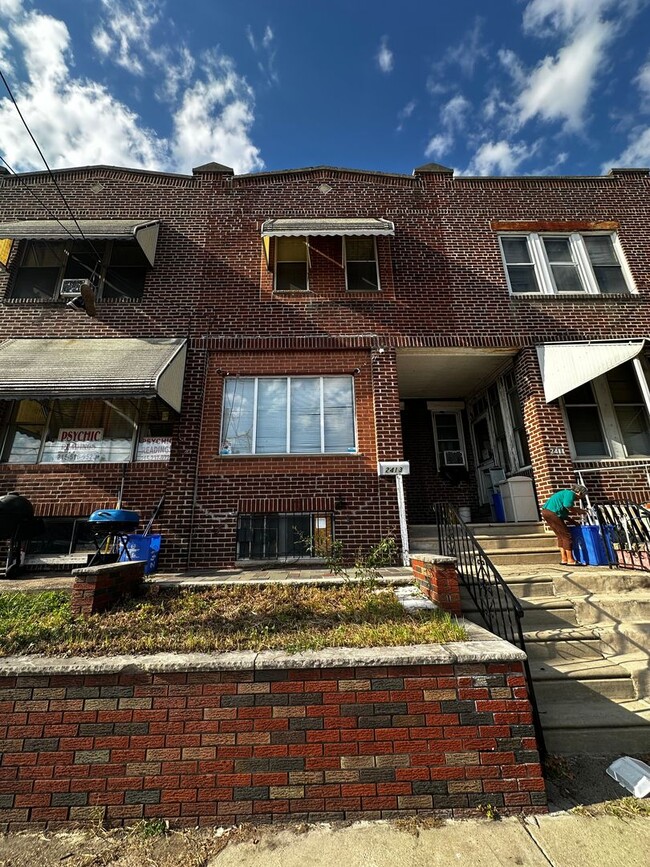 Primary Photo - Welcome Home! Well-kept West Passyunk 3 Be...